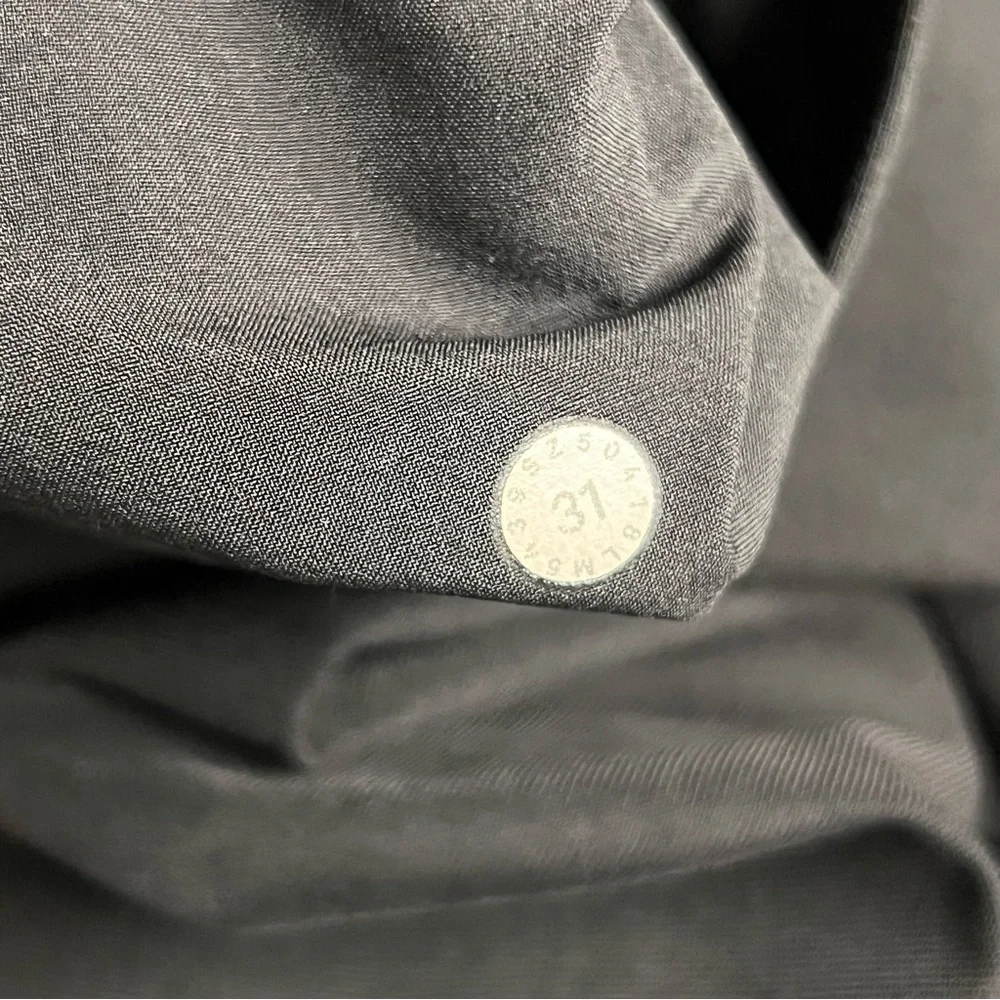 Men's Lululemon Commission Pant Classic Black Flawed 31x30 - Picture 8 of 9